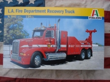 images/productimages/small/L.A.Fire Department Recovery Truck Italeri 1;24 doos.jpg